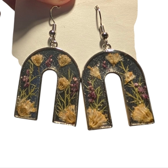 Jewelry - Floral Arch Earrings in Silver